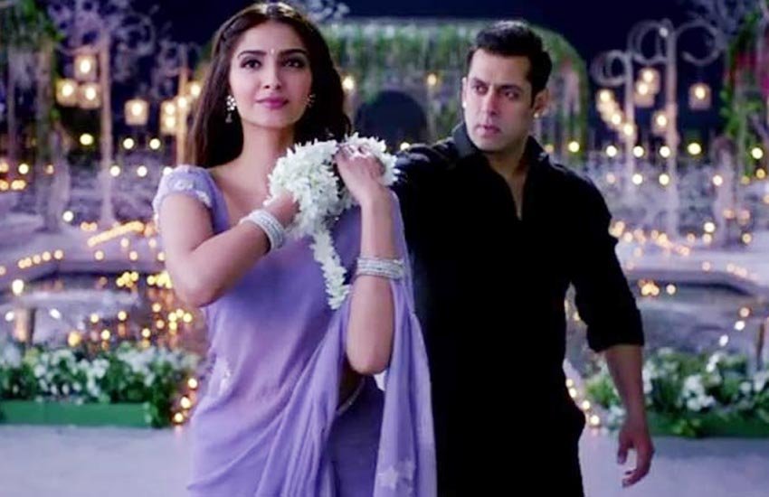 salman khan, sonam kapoor, prem ratan dhan payo, prem ratan dhan payo releases today, prem ratan dhan payo latest news, prem ratan dhan payo news in hindi, prem ratan dhan payo today release, sooraj barjatya, bollywood, bollywood news in hindi, latest bollywood news, entertainment, सलमान खान, सोनम कपूर, प्रेम रत्न धन पायो, प्रेम रत्न धन पायो रिलीज़, बॉलीवुड, बॉलीवुड न्यूज़, मनोरंजन