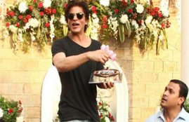 Shahrukh Khan, Shahrukh Khan Birthday, Shahrukh Happy Birthday, SRK, Shahrukh Khan latest news, Sharukh Khan photos, bollywood, entertainment news, शाहरुख खान, शाहरुख खान जन्मदिन, शाहरुख खान हैप्पी बर्थडे, बॉलीवुड, मनोरंजन
