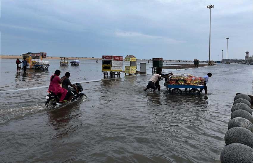 तमिलनाडु में बारिश से हालात बदतर