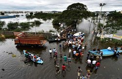 तमिलनाडु में भारी वर्षा जारी, मरने वालों की संख्या 122 हुई