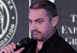 ‘असहिष्णुता’ के दंगल में चारों ओर से घिर गए आमिर खान