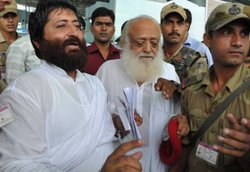 आसाराम की बहू ने पति साईं और ससुर के खिलाफ दर्ज कराए बयान, सौंपीं तस्‍वीरें