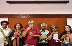 कुंदन शाह, सईद मिर्जा, अरुंधति रॉय समेत 24 ने लौटाए राष्ट्रीय पुरस्कार