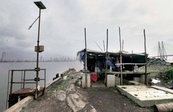 26/11 के 7 साल बाद भी सुरक्षा का बुरा हाल, बांस के खंभों, चादरों से बने ढांचे में चल रही तटीय पुलिस चौकी