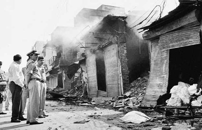 इतिहास से आगे