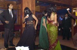 सुप्रीम कोर्ट ने दो हफ्ते में डांस बार के लिए लाइसेंस जारी करने को कहा