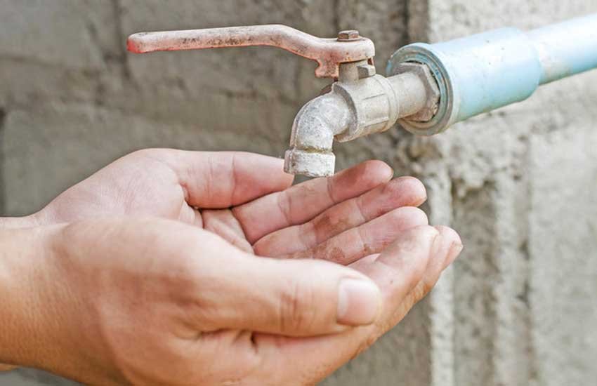 सरकारी नलकूप खराब होने से किसान परेशान