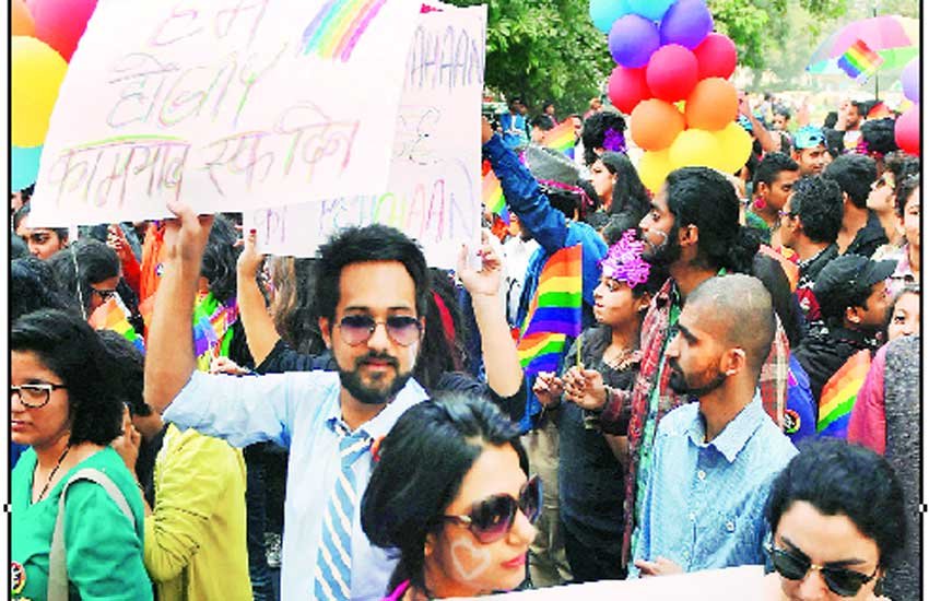 अपने हक के लिए समलैंगिकों ने निकाली प्राइड परेड, शामिल हुए ट्रांसजेंडर्स अपने हक के लिए समलैंगिकों ने निकाली प्राइड परेड, शामिल हुए ट्रांसजेंडर्स