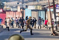 हुर्रियत की हड़ताल से घाटी में जनजीवन रहा प्रभावित