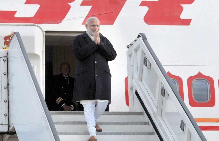 प्रधानमंत्री के रूप में पहली ब्रिटेन यात्रा पर मोदी पंहुचे लंदन। (पीटीआई फोटो)