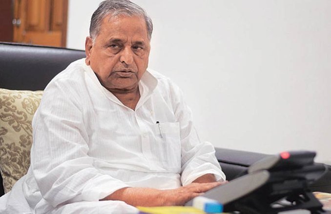 मुलायम सिंह बोले- पैसा बनाने में लगे अखिलेश के आधे मंत्री, डकैत भी अच्छा काम करते हैं