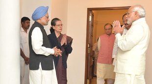 narendra modi, modi sonia manmohan, gst bill, thaw on GST bill, Sonia Manmohan Meet PM, pm narendra modi, congress bjp, political news, सोनिया मनमोहन मोदी, मोदी सोनिया मुलाकात, मोदी मनमोहन मुलाकात