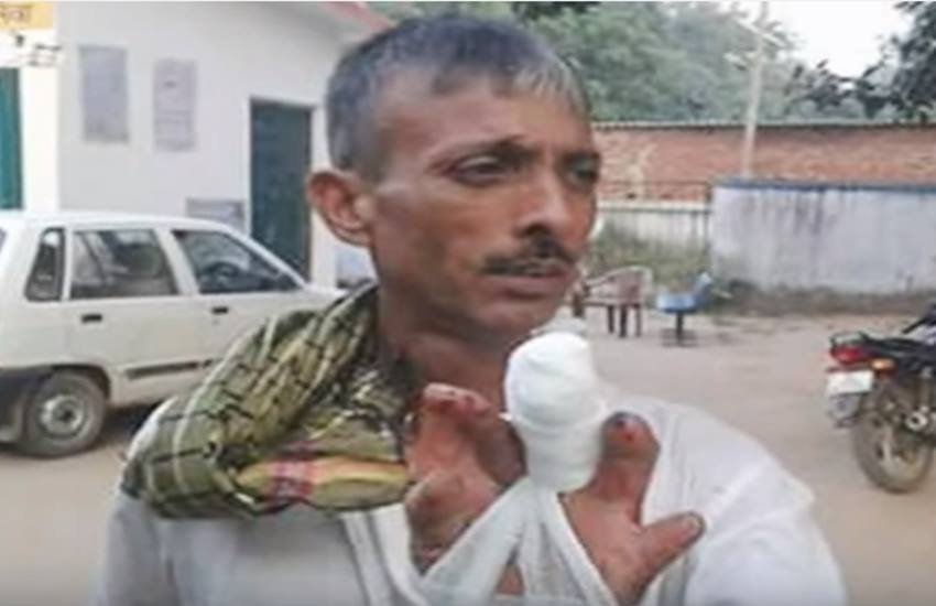 नीतीश कुमार, अनिल शर्मा, उंगली काटी, गोरैया बाब, जहानाबाद, उंगली काटकर चढ़ाई, अंगदान, Nitish Kumar, chopped off finger, Anil Sharma, cut off finger, Nitish Kumar fan, jdu, bihar election, bihar polls, Man Chops Off Finger, latest bihar news, political news, news in hindi, hindi news नीतीश कुमार, अनिल शर्मा, उंगली काटी, गोरैया बाब, जहानाबाद, उंगली काटकर चढ़ाई, अंगदान, Nitish Kumar, chopped off finger, Anil Sharma, cut off finger, Nitish Kumar fan, jdu, bihar election, bihar polls, Man Chops Off Finger, latest bihar news, political news, news in hindi, hindi news