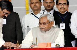 लालू के छोटे बेटे बने डिप्टी सीएम, बड़े को मिला स्वास्थ्य, जानिए किस मंत्री को मिला, कौन सा विभाग