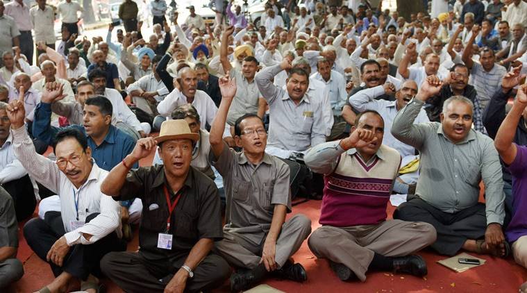 OROP: मांगे पूरी नहीं होने पर आज से पूर्व सैनिक लौटाएंगे अपने पदक