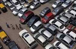 नोए़डा: नए साल की भीड़ ने उद्घाटन से पहले खुलवाई बहुमंजिला पार्किंग