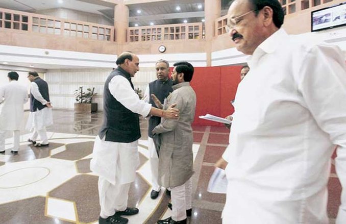 संसद सत्र आज से, विपक्ष ने दिया असहिष्णुता पर बहस नोटिस, पीएम कर सकते हैं संबोधन