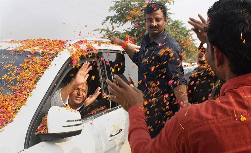 Mulayam singh yadav, mulayam singh yadav birthday, amar singh attend mulayam singh birthday, akhilesh yadav, A R rahman on mulayan birthday, cake ceremony of mulayan singh birthday, mulayam singh yadav mulayam singh yadav 76th birthday saifai uttar pradesh hindi news news in hindi hindi samachar hindi news headlines national
