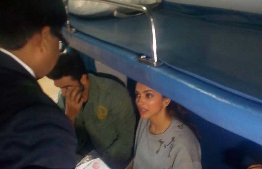 ”तमाशा” को प्रमोट करने के लिए रणबीर-दीपिका ने शुरू किया यह नया तमाशा ”तमाशा” को प्रमोट करने के लिए रणबीर-दीपिका ने शुरू किया यह नया तमाशा