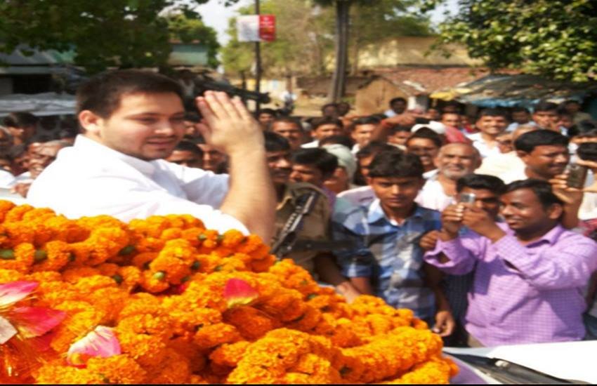Tejashwi Yadav, tejashwi yadav delhi daredevils, Failed Cricketer, Tej Pratap makes an error, Tej Pratap Yadav, नीतीश कुमार, डिप्‍टी सीएम, नीतीश मंत्रिमंडल, मंत्री पद की दौड़, तेजस्‍वी यादव, लालू यादव, महागठबंधन, बिहार सरकार, बिहार चुनाव, नई कैबिनेट, Nitish Kumar, bihar cabinet, Lalu Prasad son, Deputy CM, Bihar swearing in, Tejashwi Yadav, Tejpratap, Nitish cabinet, bihar polls, pm narendra modi, pm modi, swearing in ceremony, lalu yadav, rahul gandhi, mahagathbandhan, bihar news, news in hindi, latest news