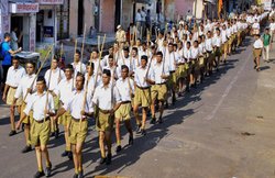 युवाओं को लुभाने के लिए हाफ पैंट हटाना चाहता है RSS, जानिए कैसी हो सकती है नई यूनिफॉर्म