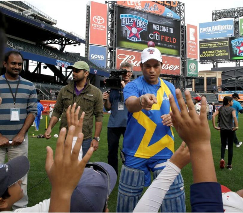 Shane Warne, Baseball stadiums in New York, Global Icon of Cricket, Cricket All-Stars series, cricketer Sachin Tendulkar, MLB stadiums, sachin Tendulkar autographs cricket bats, ऑल स्टार्स सीरीज, सचनि तेंदुलकर, न्यू यॉर्क स्टॉक एक्चेंज, क्रिकेट, स्पोर्ट्स गैलरी, सचिन तेंदुलकर फोटो
