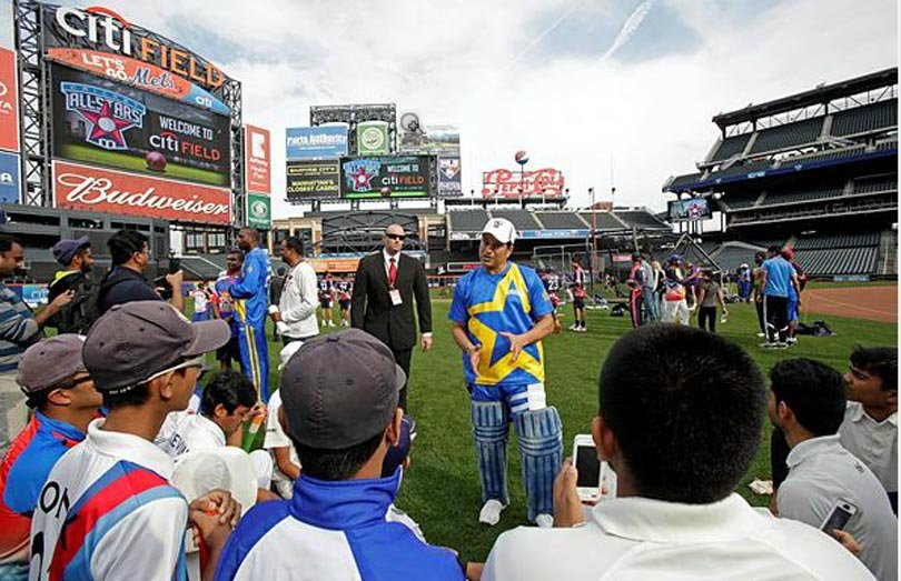 Shane Warne, Baseball stadiums in New York, Global Icon of Cricket, Cricket All-Stars series, cricketer Sachin Tendulkar, MLB stadiums, sachin Tendulkar autographs cricket bats, ऑल स्टार्स सीरीज, सचनि तेंदुलकर, न्यू यॉर्क स्टॉक एक्चेंज, क्रिकेट, स्पोर्ट्स गैलरी, सचिन तेंदुलकर फोटो