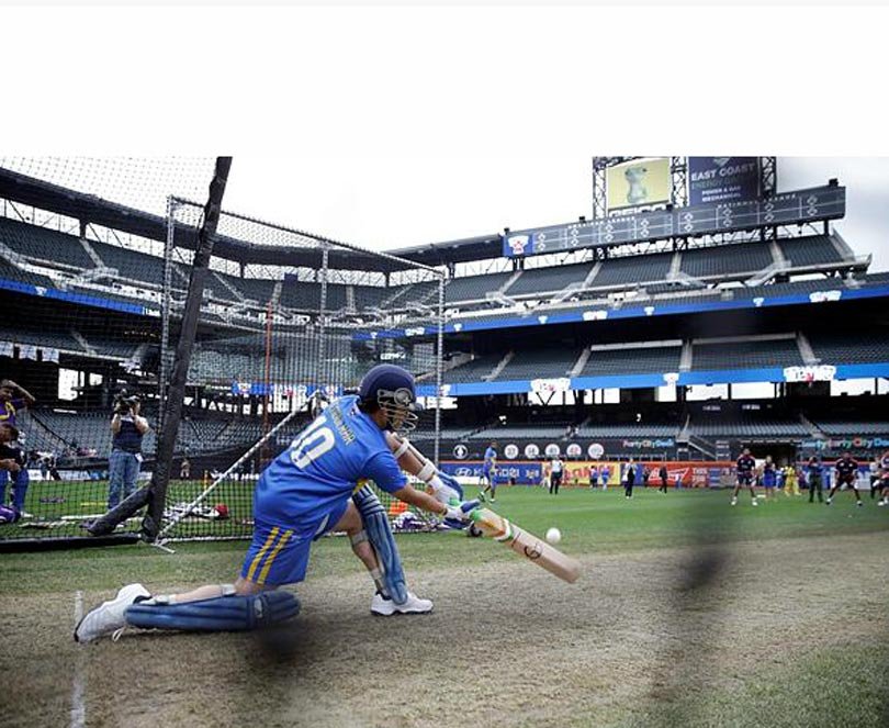Shane Warne, Baseball stadiums in New York, Global Icon of Cricket, Cricket All-Stars series, cricketer Sachin Tendulkar, MLB stadiums, sachin Tendulkar autographs cricket bats, ऑल स्टार्स सीरीज, सचनि तेंदुलकर, न्यू यॉर्क स्टॉक एक्चेंज, क्रिकेट, स्पोर्ट्स गैलरी, सचिन तेंदुलकर फोटो