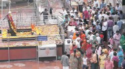 महिला ने मंदिर में प्रवेश कर तोड़ी सदियों पुरानी परंपरा, बाद में हुआ शनिधाम का शुद्धिकरण