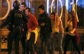 AK 47, Paris attacks, Kalashnikov, Eyewitness accounts, Paris attacks, shootings, co ordinated attacks, isis, terrorist, french President, Francois Hollande, French borders, Paris police, Bataclan rock venue, suicide attack, आतंकी हमला, पेरिस में आतंकी हमला, पेरिस टेरर अटैक, आईएसआईएस, आईएस, फ्रांस में हमला, bloodbath, एके 47, राइफल, अवैध हथियार, गन बैन, गन कल्‍चर