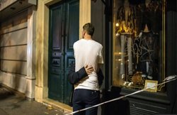 पेरिस हमले: आतंकियों ने व्‍हीलचेयर पर बैठे लोगों को भी काट डाला