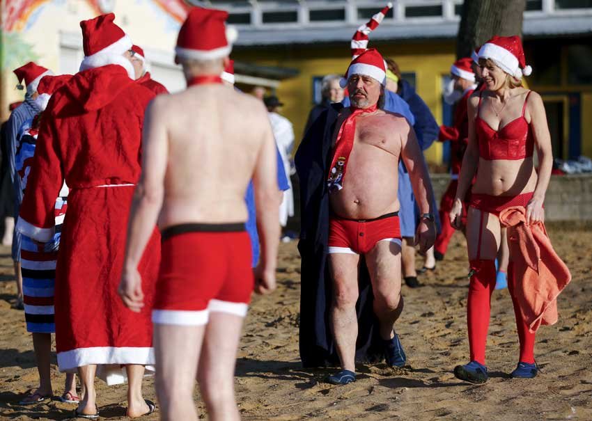 christmas celebartion in world, christmas photo gallery, christmas photos, christmas around the world, क्र‍िसमस 2015, क्रिसमस जश्‍न, क्रिसमस फोटोज, क्र‍िसमस दुनिया, क्रिसमस फोटो गैलरी, mary christmas