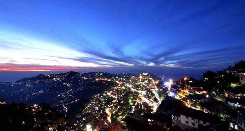 पहाड़ों की रानी 'शिमला' में भी नए साल के स्वागत की जोरदार तैयार की गई है। इसी का एक नजारा।