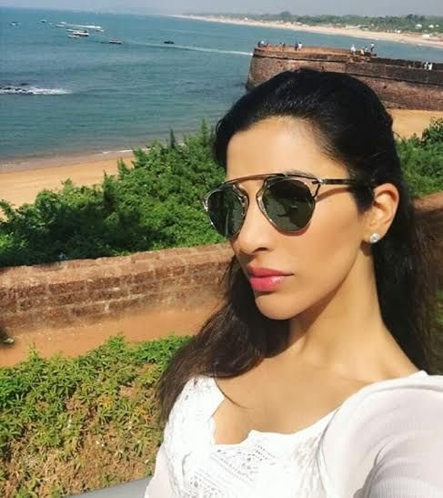 Sidharth Mallya, Sophie Choudry, सिद्धार्थ माल्‍या, विजय माल्‍या, सोफी चौधरी, माल्‍या एक्‍ट्रेस, फोटो गैलरी, विजय माल्‍या फोटोज, christmus party, Sid Mallya and Sophie Choudry