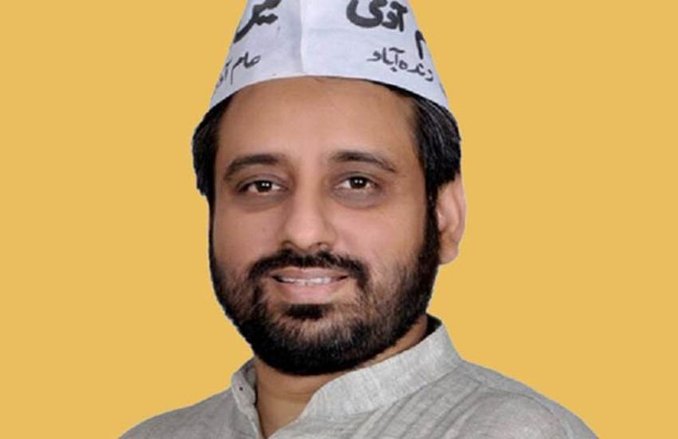 फीस न भरने पर AAP विधायक के बच्चों को स्कूल से निकाला, MLA ने राजनाथ से लगाई गुहार