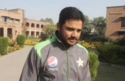 पीसीबी अध्यक्ष से मुलाकात के बाद अजहर ने इस्तीफा वापस लिया, हफीज भी माने