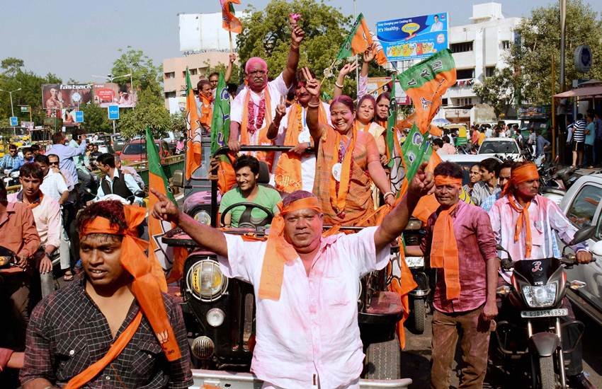 gujarat municipal corporations, leader of opposition, Vishwa Hindu Parishad general secretary Pravin Togadia, Praful Chhagan Togadia alias Pappan, Surat Municipal Corporation, Chandrakant Shrivastava alias Bhattu, BJP MLA Madhu Shrivastava,
