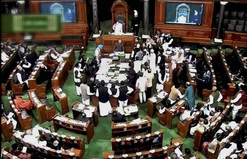 नेशनल हेराल्ड मामले पर लोकसभा में हंगामा। (पीटीआई फोटो)