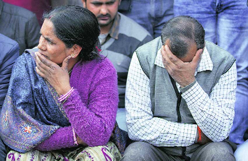 निर्भया के माता पिता की फाइल फोटो।