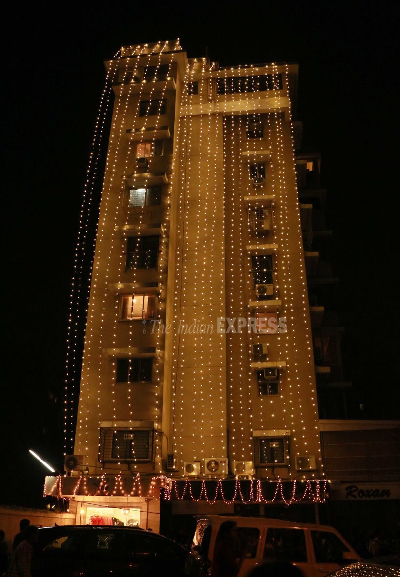 Salman Khan acquitted, Salman Khan, Bombay High Court, 2002 hit and run case, Galaxy apartments, Salman Khan friends, Salman sisters, Arpita, Alvira, Sohail, Salim Khan, Jacqueline Fernandez, Sangeeta Bijlani, photo gallery, सलमान खान, संगीता बिजलानी, सलमान खान बरी, बॉम्‍बे हाई कोर्ट, हिट एंड रन, सलीम खान, डेजी शाह, जैक्‍लीन फर्नांडीज, सोहेल खान, अलवीरा, अर्पिता