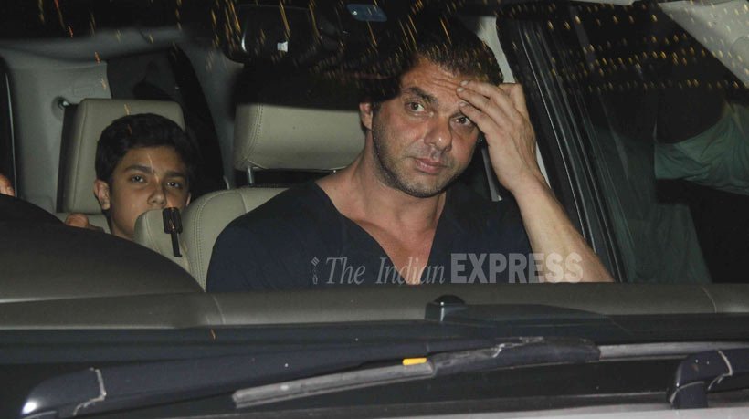 Salman Khan acquitted, Salman Khan, Bombay High Court, 2002 hit and run case, Galaxy apartments, Salman Khan friends, Salman sisters, Arpita, Alvira, Sohail, Salim Khan, Jacqueline Fernandez, Sangeeta Bijlani, photo gallery, सलमान खान, संगीता बिजलानी, सलमान खान बरी, बॉम्‍बे हाई कोर्ट, हिट एंड रन, सलीम खान, डेजी शाह, जैक्‍लीन फर्नांडीज, सोहेल खान, अलवीरा, अर्पिता