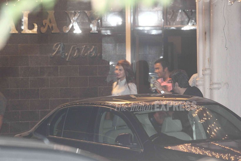 Salman Khan acquitted, Salman Khan, Bombay High Court, 2002 hit and run case, Galaxy apartments, Salman Khan friends, Salman sisters, Arpita, Alvira, Sohail, Salim Khan, Jacqueline Fernandez, Sangeeta Bijlani, photo gallery, सलमान खान, संगीता बिजलानी, सलमान खान बरी, बॉम्‍बे हाई कोर्ट, हिट एंड रन, सलीम खान, डेजी शाह, जैक्‍लीन फर्नांडीज, सोहेल खान, अलवीरा, अर्पिता