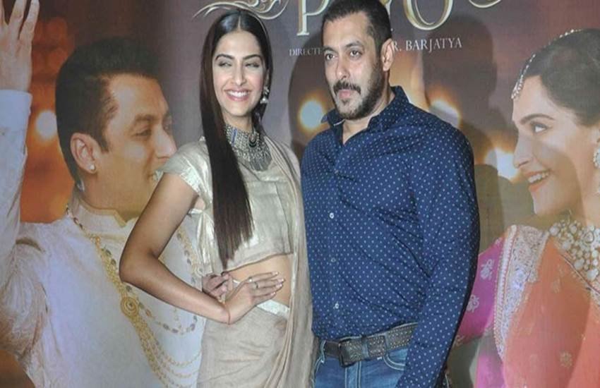 Salman Khan acquitted, Salman Khan, Bombay High Court, 2002 hit and run case, Galaxy apartments, Salman Khan friends, Salman sisters, Arpita, Alvira, Sohail, Salim Khan, Jacqueline Fernandez, Sangeeta Bijlani, photo gallery, सलमान खान, संगीता बिजलानी, सलमान खान बरी, बॉम्‍बे हाई कोर्ट, हिट एंड रन, सलीम खान, डेजी शाह, जैक्‍लीन फर्नांडीज, सोहेल खान, अलवीरा, अर्पिता