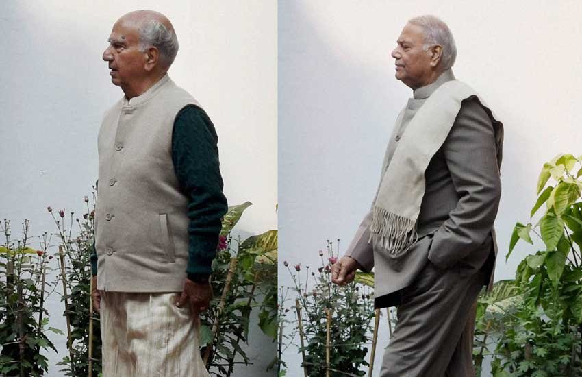 मुरली मनोहर जोशी से उनके आवास पर मिलने के बाद बाहर आते भाजपा के वरिष्ठ नेता शांता कुमार और यशवंत सिन्हा। 