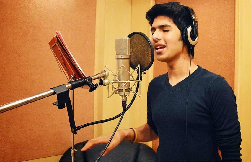 Bollywood Trending में पुराने गानें, बोल वही लेकिन सिंगर नहीं