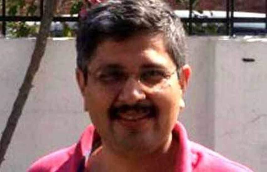 bureaucrat Ashish Joshi, Ashish Joshi, CBI raid, principal secretary, Rajendra Kumar, complaint against CM's secretary, arvind kejriwal news, aap, kejriwal news, latest news on arvind kejriwal, अरविंद केजरीवाल, आशीष जोशी, डीडीसी, आशीष खेतान, प्रिंसिपल सेक्रेटरी, राजेंद्र कुमार, सीबीआई रेड