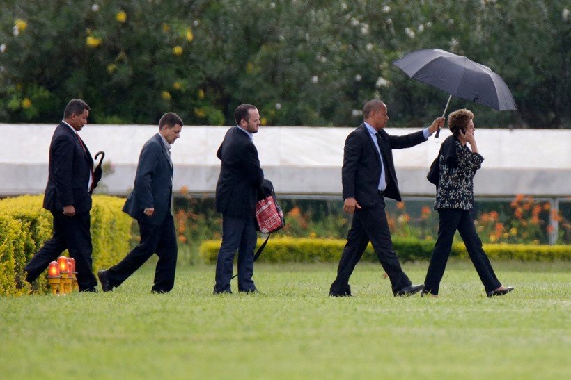 Photos Of The Year, Vladimir Putin workout, Mark Zuckerberg daughter, Barack Obama selfie, photo gallery of the year, picture of Jayalalithaa, Brazil President, Dilma Rousseff, German Chancellor, Angela Merkel, US President, Barack Obama, Charlie Hebdo shootings, Rohingya Bangladeshi migrants, Palestinian protester, nepal Earthquake, 100 lashes, Hungarian police, Syrian refugee, French President, Francois Hollande, रूसी राष्‍ट्रपति, व्‍लादिमिर पुतिन, बराक ओबामा, जयललिता, सीरियाई शरणार्थी, एंजेला मर्केल, 2015 की तस्‍वीरें, बेहतरीन तस्‍वीरें