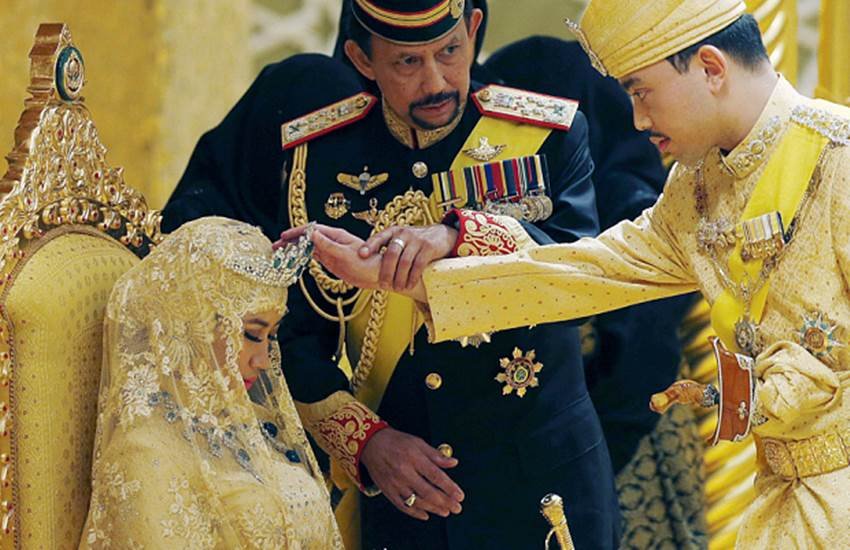 Sultan of Brunei, Hassanal Bolkiah, bans Christmas, Muslims, Beverly Hills Hotel, anti gay Sharia Penal Code, Christmas celebrations, ब्रुनेई सुल्‍तान, हसन अल बोल्कियाह, क्रिसमस बैन, क्रिसमस पर पाबंदी, मुस्लिम