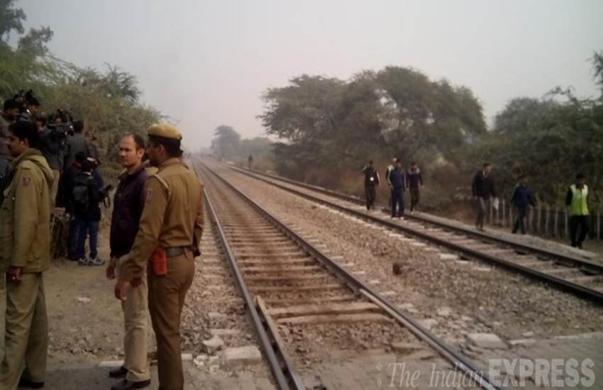 bsf news, delhi plane crash, BSF Super King plane, BSF plane crash, plane crash today, plane crash news, plane crash photos, plane crashes in Dwarka, बीएसएफ प्‍लेन क्रैश, प्‍लेन क्रैश, दिल्‍ली में विमान हादसा, बीएएसएफ विमान हादसा, विमान दुर्घटना