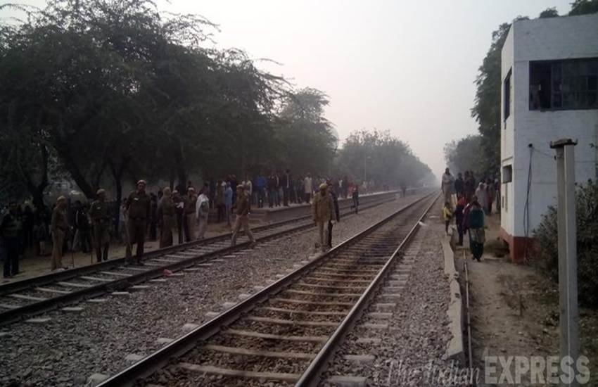 bsf news, delhi plane crash, BSF Super King plane, BSF plane crash, plane crash today, plane crash news, plane crash photos, plane crashes in Dwarka, बीएसएफ प्‍लेन क्रैश, प्‍लेन क्रैश, दिल्‍ली में विमान हादसा, बीएएसएफ विमान हादसा, विमान दुर्घटना